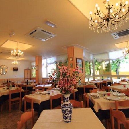 Hotel Moby Dick Rimini Bagian luar foto
