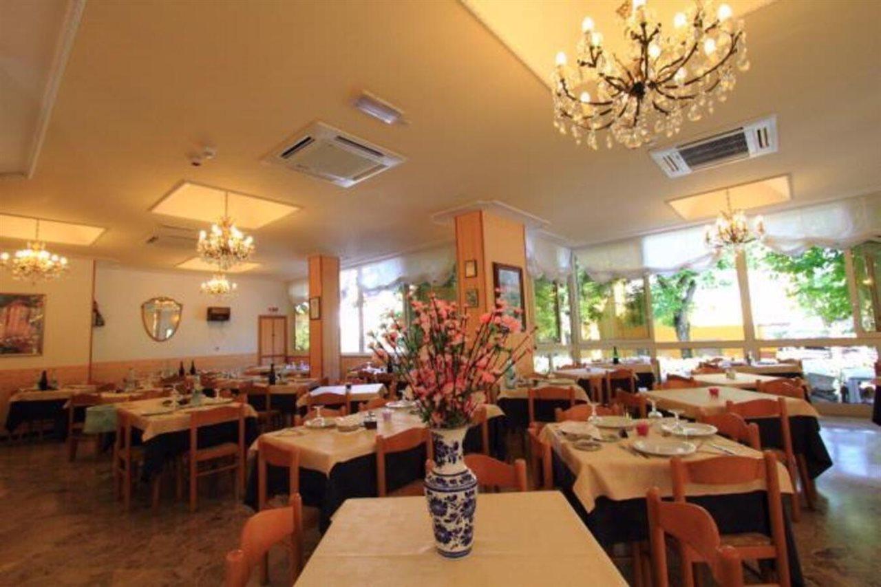 Hotel Moby Dick Rimini Bagian luar foto