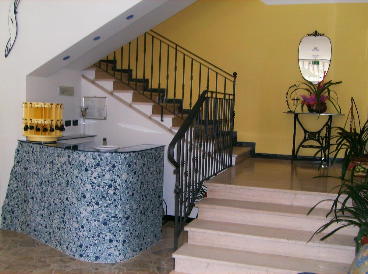 Hotel Moby Dick Rimini Bagian luar foto