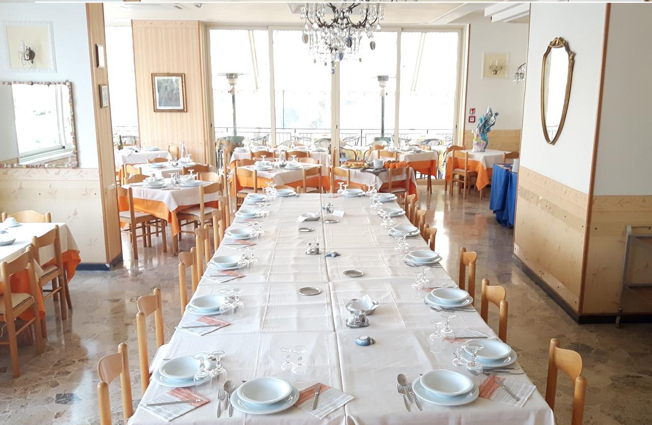 Hotel Moby Dick Rimini Bagian luar foto